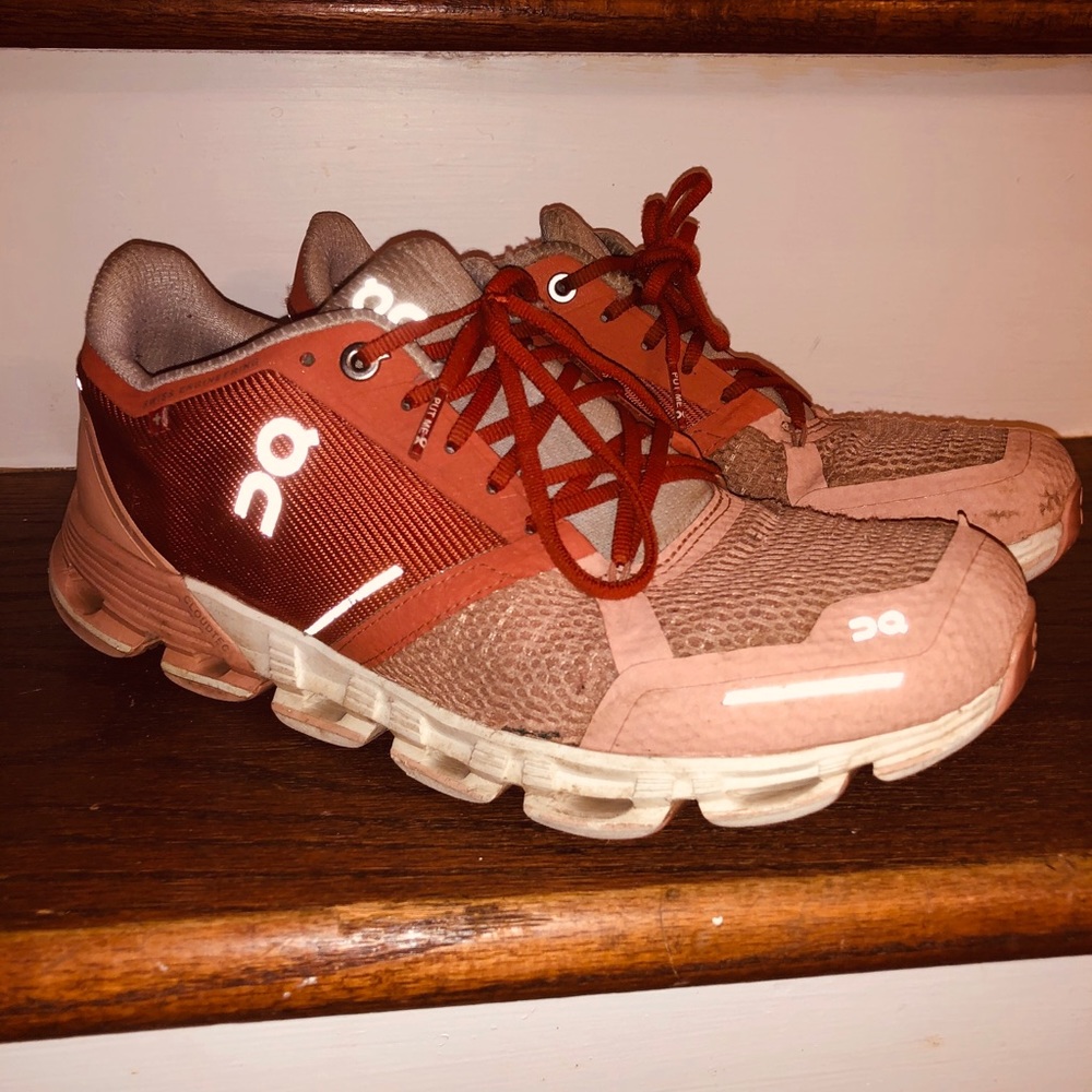 On Cloud Women’s Tennis Shoes; size 8.5